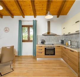 4 bedroom villa bedroom with pool, Svetvinčenat, Istria, sleeps 8